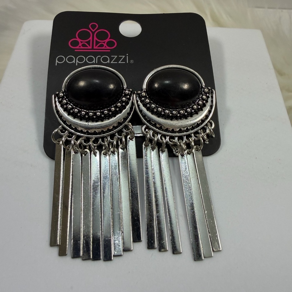 🌟$1 NWT PAPARAZZI Black and Silver Fringe Statement Earrings